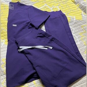 Figs purple small 1pocket top/ Med/tall jogger scrubs